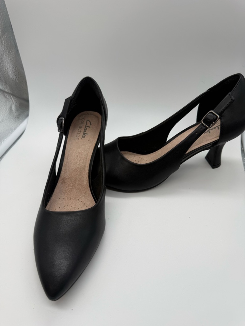 Clarks Kataleyna Rae Black Leather Pointed Toe Pumps - Size 8.5 - Picture 8 of 9